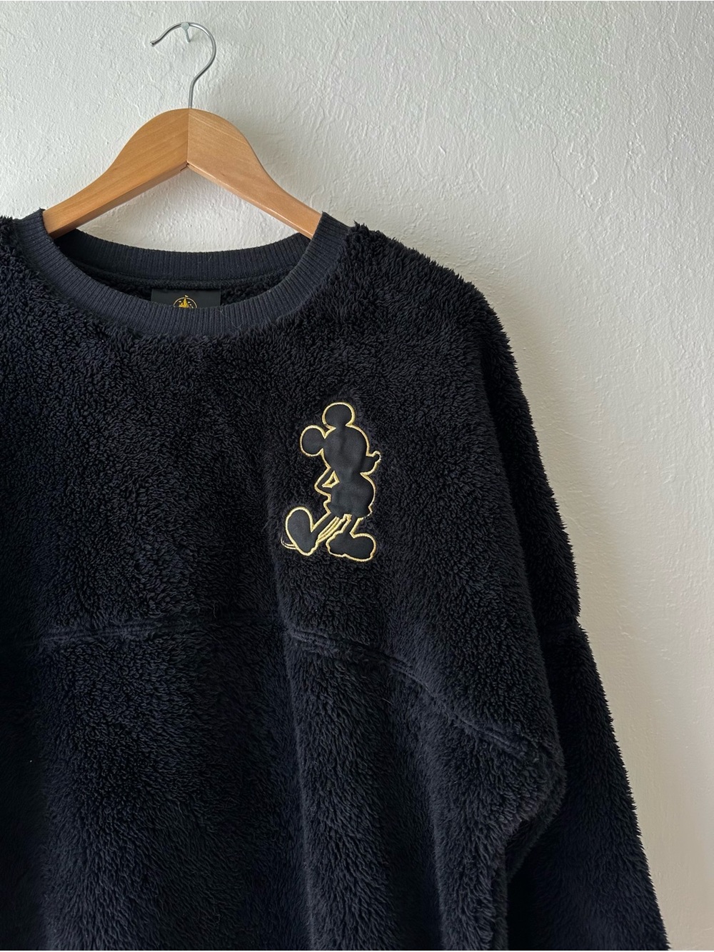 Disney gold collection mickey mouse black sherpa fleece spirit jersey medium
